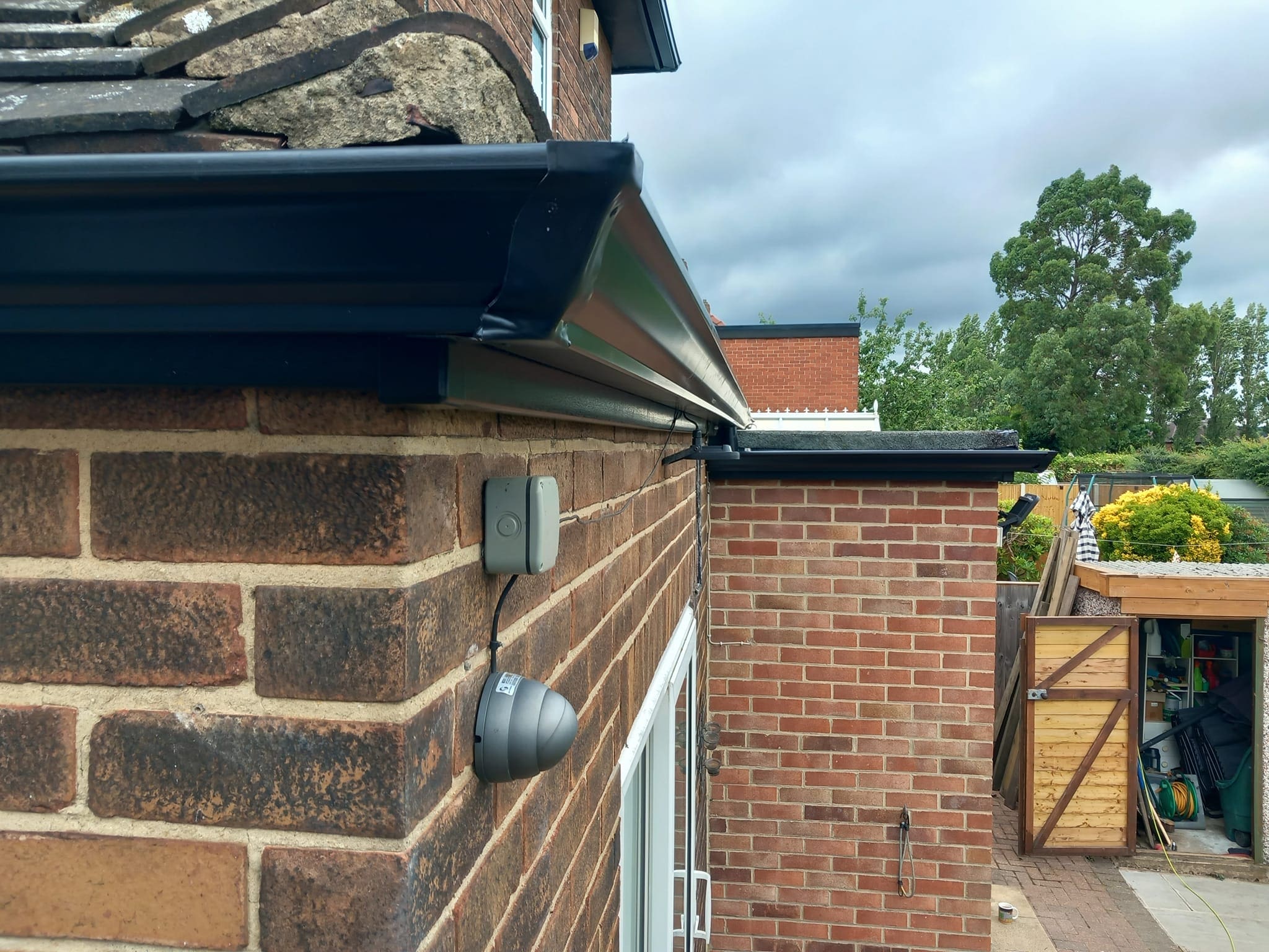 Aluminium seamless guttering close up